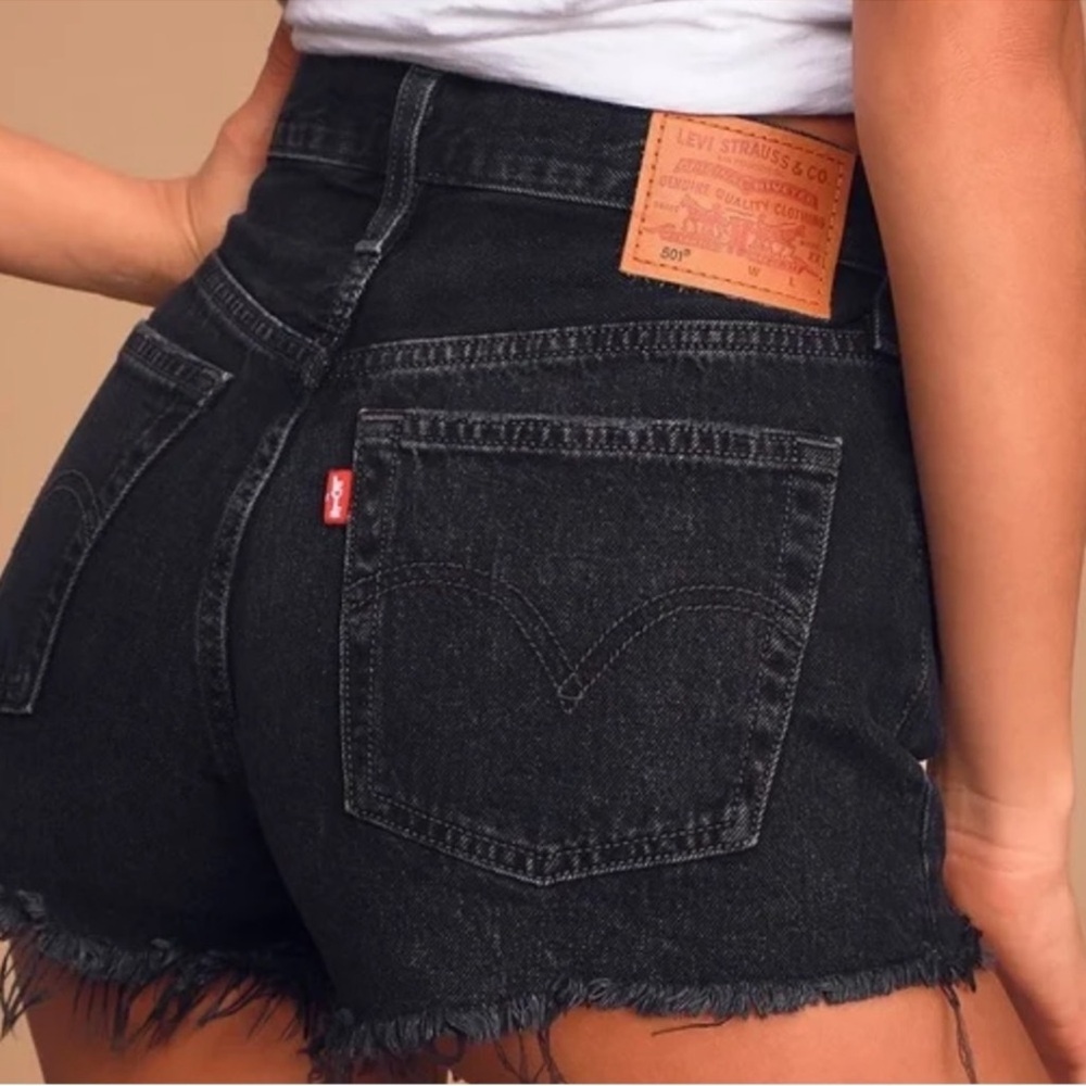 Levi’s 501 Denim Shorts Button Fly Frayed Hem Booty Shorts‎ Size 32